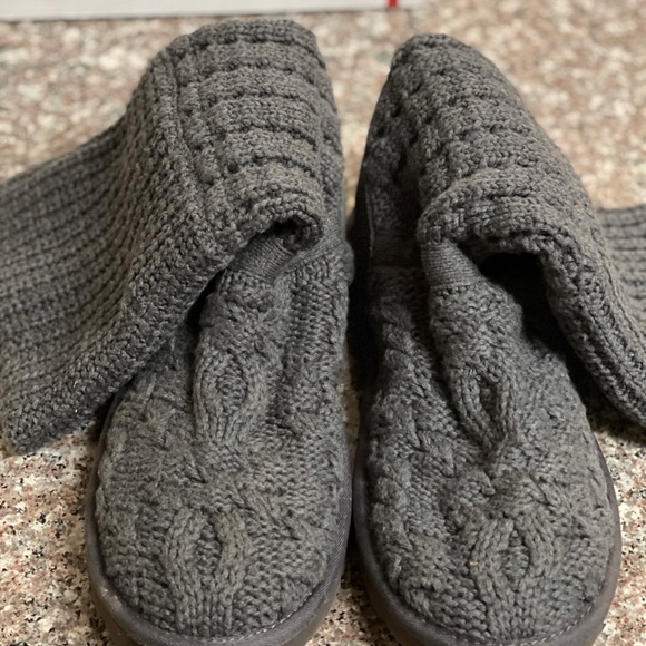 COPY - COPY - COPY - Ugg Leland Boots - Picture 6 of 7